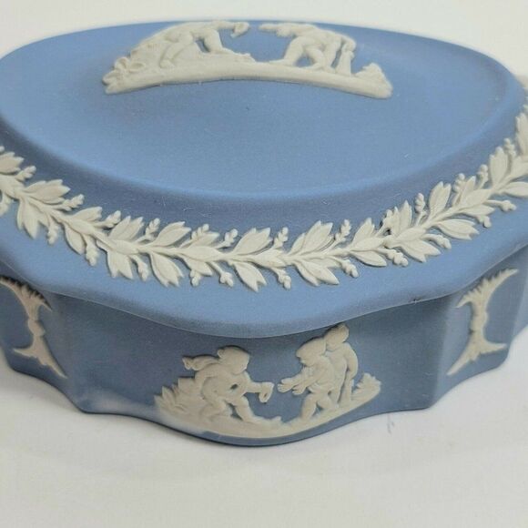 Vintage Wedgwood Jasperware Lidded Trinket Box Cameo Blue Cherubs Chariot - Picture 11 of 11